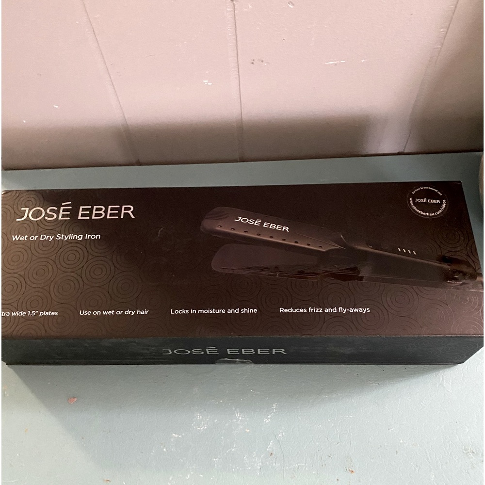 JOSE EBER STYLINGS IRON. USE WET OR DRY 1.5 inch WAND ANTI FRIZZ BNIB ORIG $200